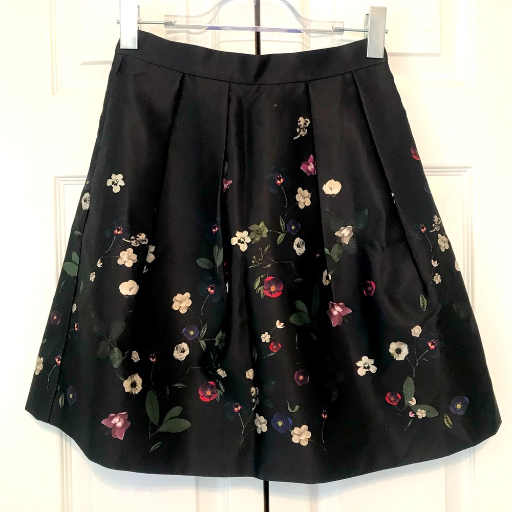 H&M A-line Skirt Black w/ Floral